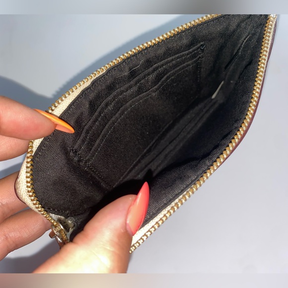 Coach - Picture 3 of 4